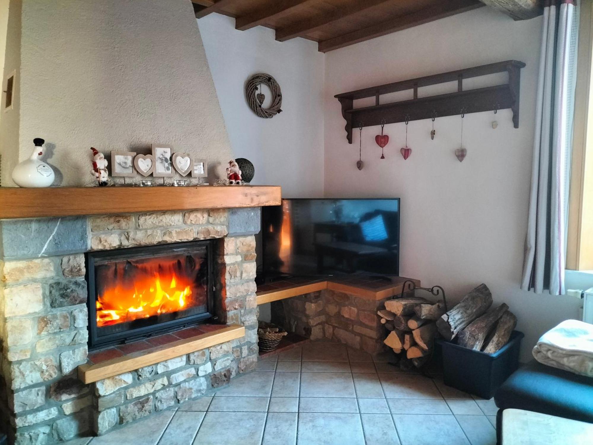 Gite La Dame Au Lit Gite A La Ferme Momignies Exterior foto